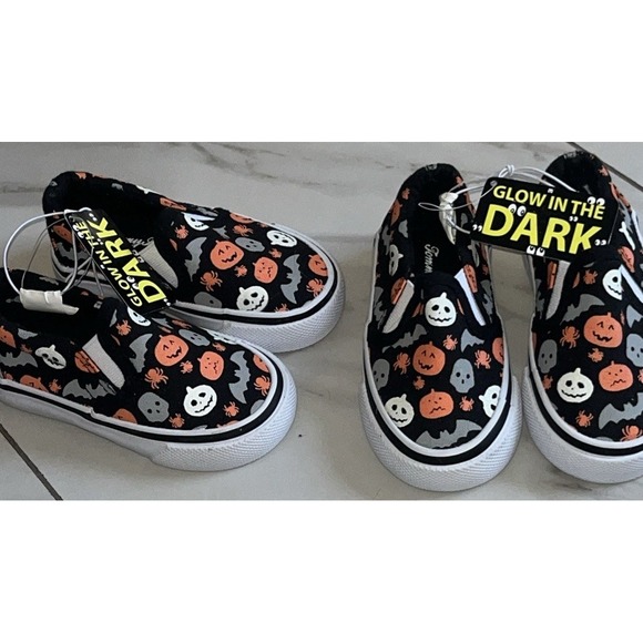 Tommy Bahama Toddler 5 Slip-On Shoes Pumpkins Bats Spooky CUTE Halloween GID‎ - Picture 10 of 10